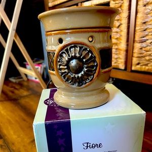 Used Fiore Scentsy Warmer